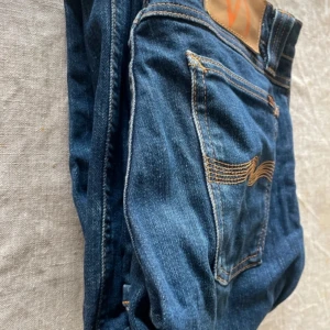 Nudie jeans - Raka jeans Nudie jeans i storlek W29 och L34. Är i mycket bra skick