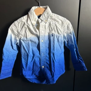Ralph Lauren Skjorta Barn - Skjorta till barn från Ralph Lauren storlek 2år