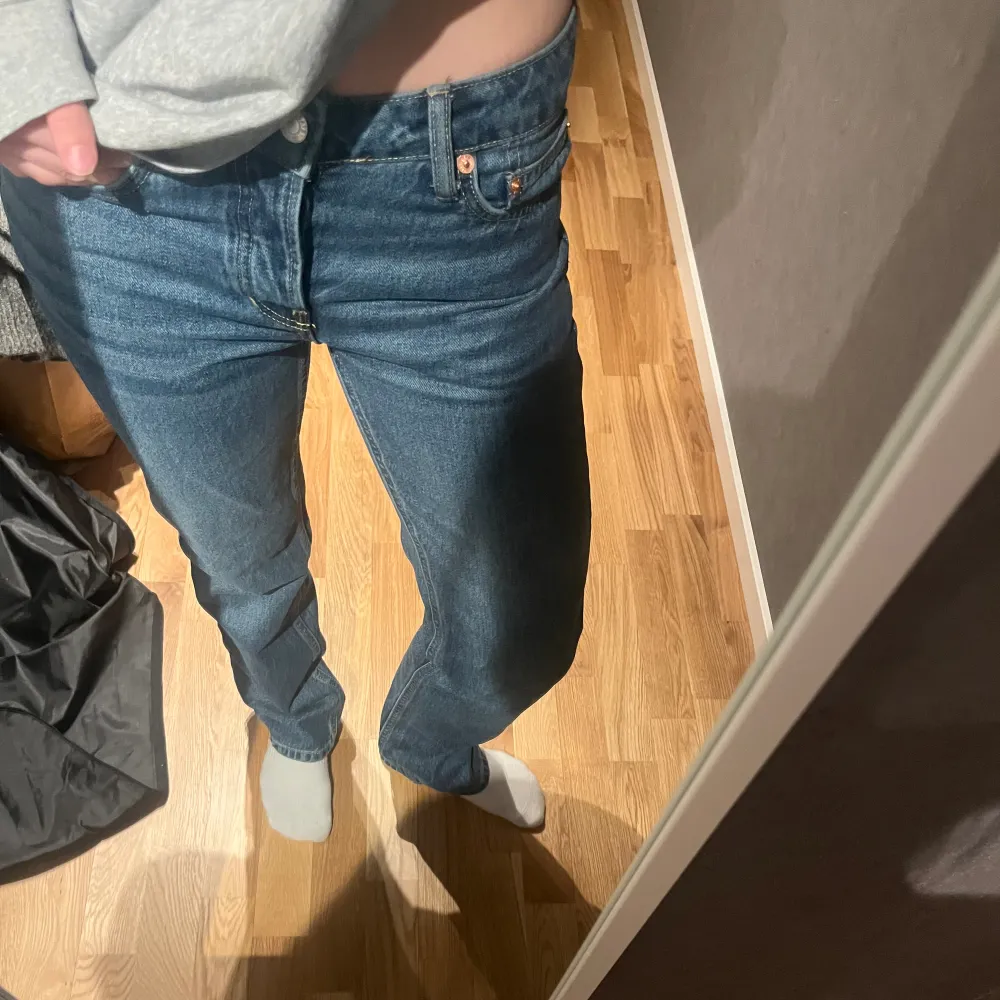 Ett par fina jeans från lager 157 i storlek xs.  Knappt använda så i fint skick!  Dem är mid rise! 💞. Jeans & Byxor.