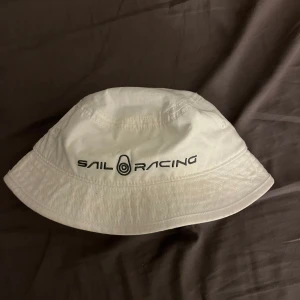 Sail Racing  - Tecken på använd med ändå bra skick!