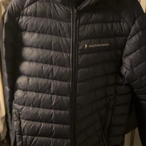 Peak performance dunjacka  - Peak dunjacka i fint skick, strl M