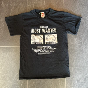 tidig 2000 tals family guy t shirt - Fin gammal family guy t shirt storlek S