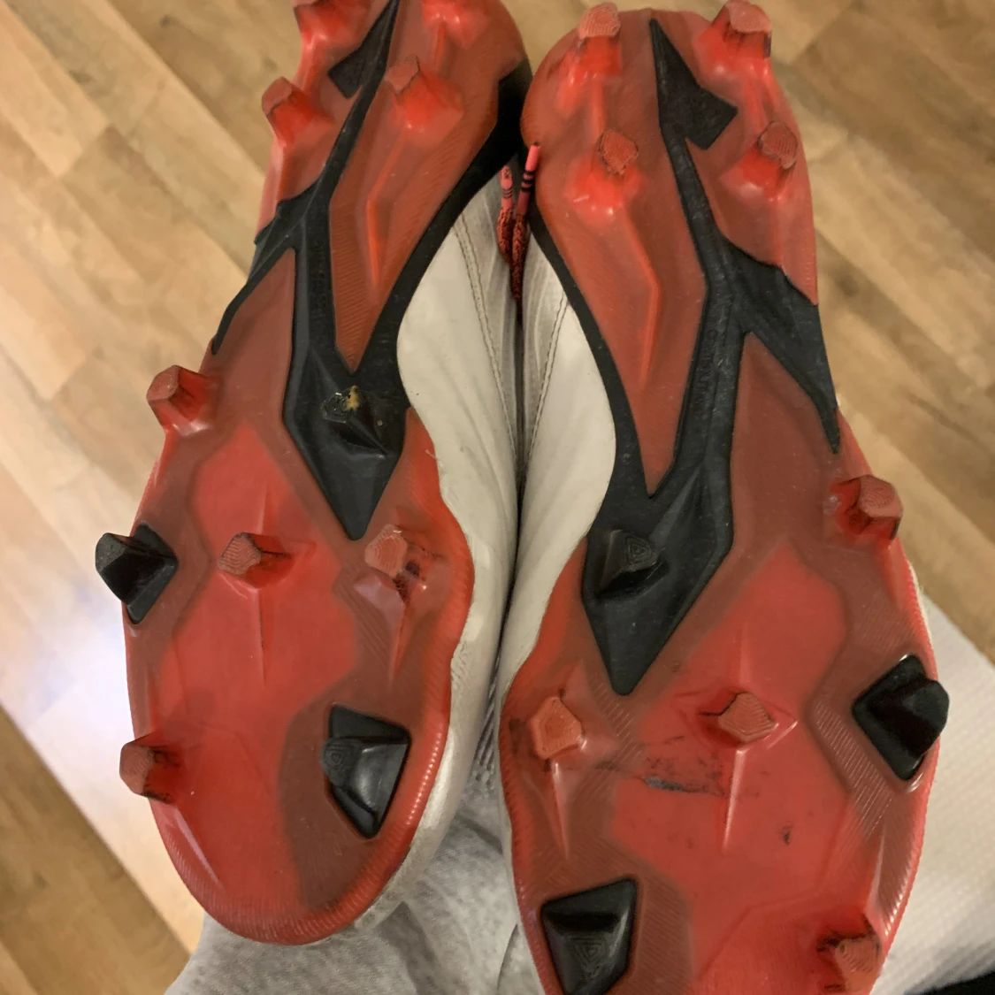 Fotbollsskor strl. 42  - 91