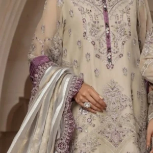 Helt ny dress - Helt ny och oanvänd chiffon dress med byxa och själ strl m/l 