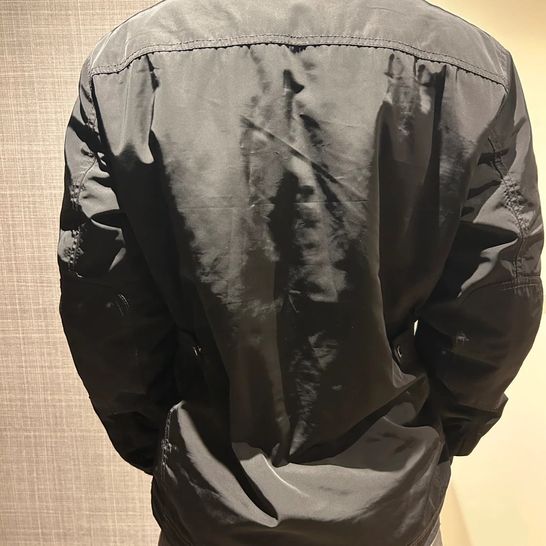 J Lindeberg jacka  - 90