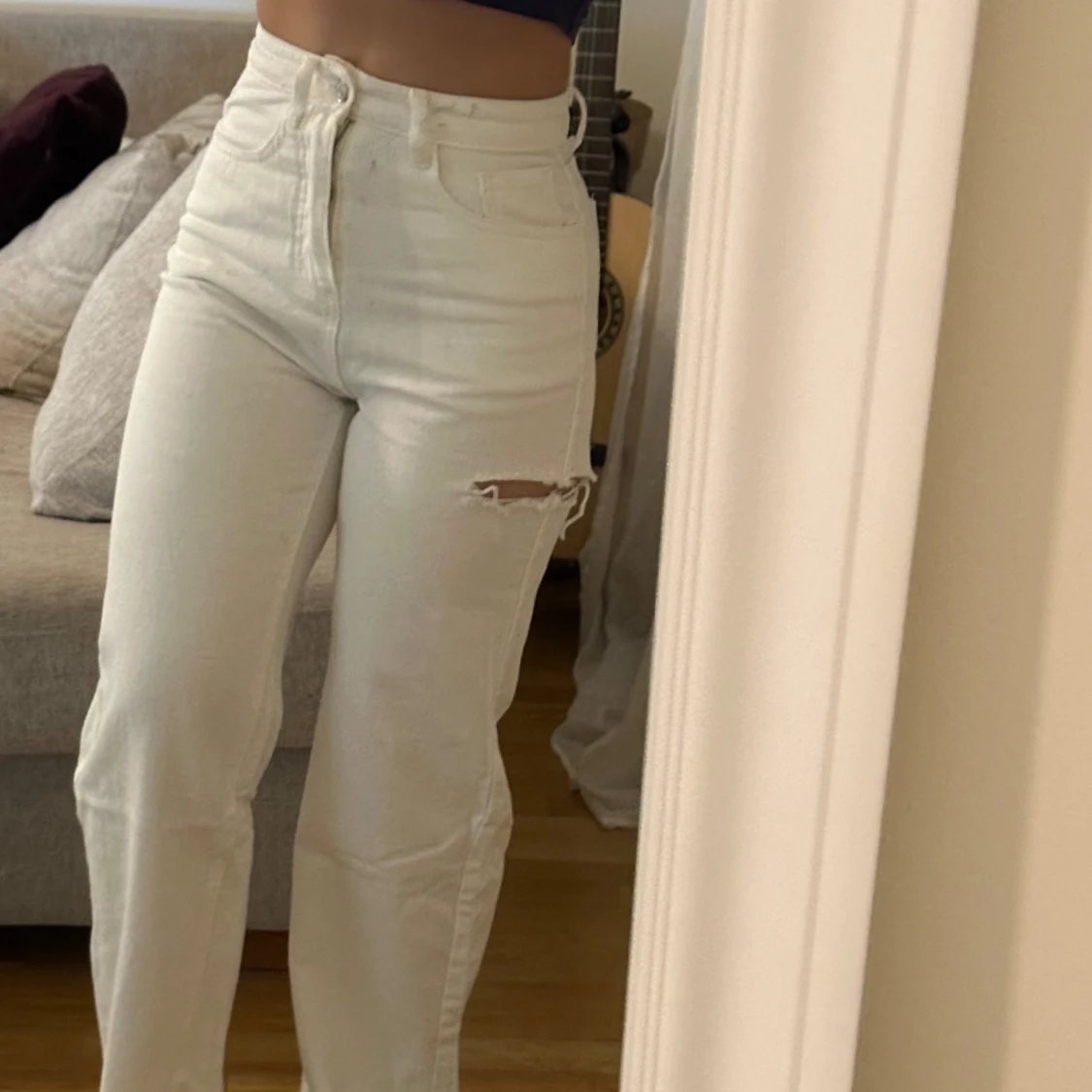 Vita jeans med slitt - 90