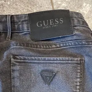 Jättefina guess jeans. Säljer pga stor garderobrensning. Kika gärna på mina andra annonser, säljer mycket:) 