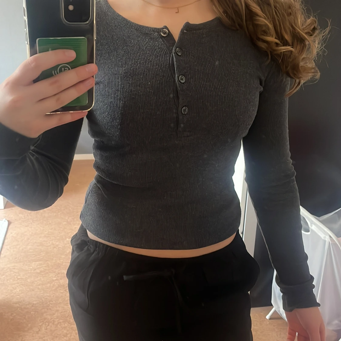 Grå långärmad tröja