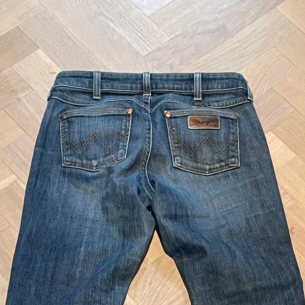 Storlek W28 L32, skriv för fler bilder på. Jeans & Byxor.