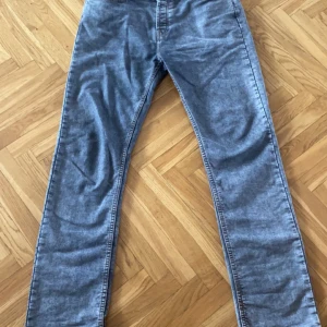 Monten jeans - Hej! Nu säljer jag mina Monten jeans som inte är ancånda så många gånger Nypris: 1200kr Hör av er för funderingar eller fler bilder☺️