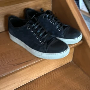 Lanvin cap toe mörkblå - Ett par 9/10 i condition lanvins i färgen mörkblå