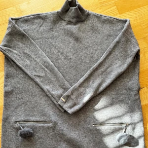 Stickat tunika  - Stickat tunika, som ny, strl M men som L