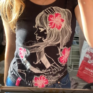 T-shirt  - Hej säljer min T-shirt  för den inte kommer till användning hör av dig vid frågor💕🌸😊