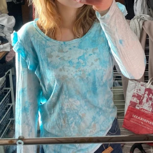 Långärmad tröja  - Hej säljer min långärmad tröja för den inte kommer till användning hör av dig vid frågor💕🌸😊