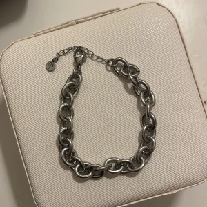Edblad armband - I princip helt oanvänt Edblad armband i silver. Nypris 350kr, säljer för 200kr🩷