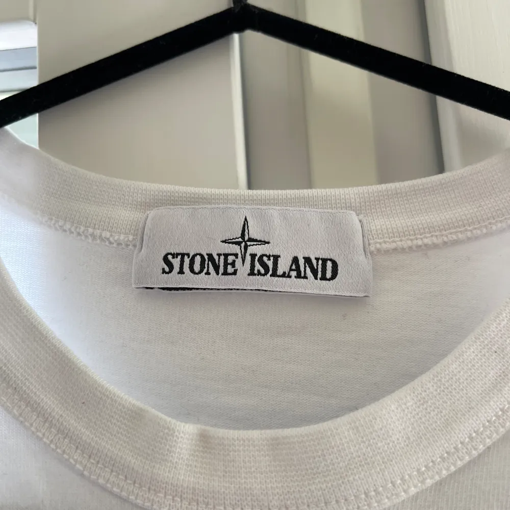 Stone Island Cotton Sweatshirt. Använd endast 1 gång och tvättad enligt skötselråd.  Passar: S/M Skick: 9/10 . Tröjor & Koftor.