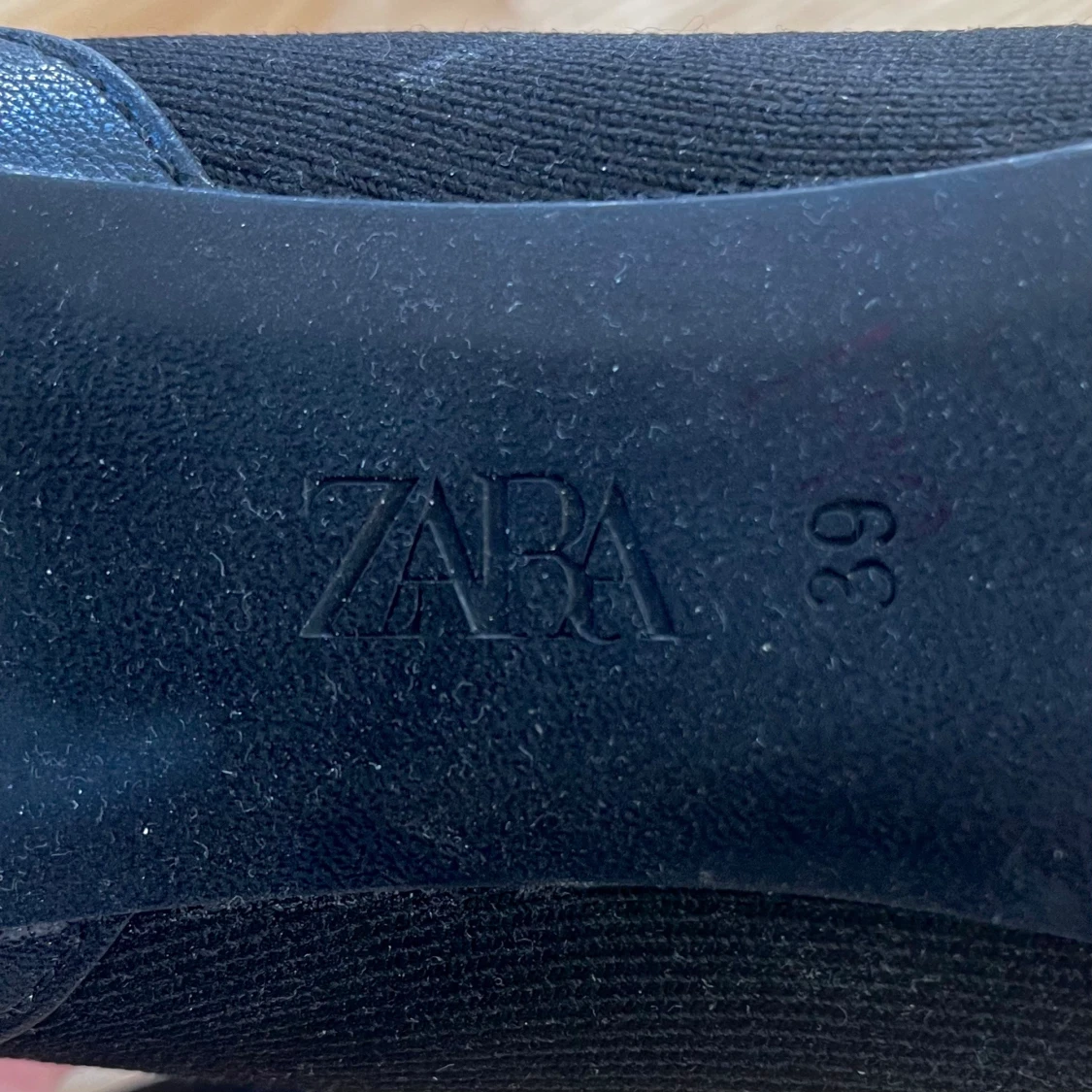 ZARA högklackat med spetsig tå storlek 39  - 91