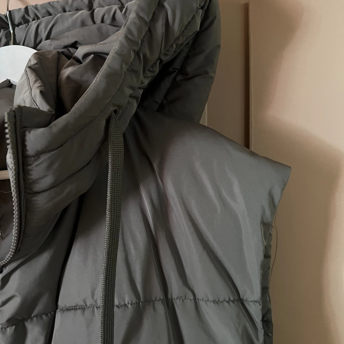 Gråbeige väst - 91