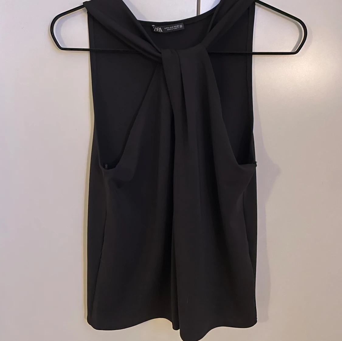 Tröja med halterneck 