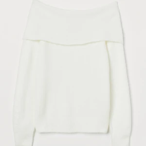 Vit stickad off shoulder tröja  - Använt en gång därav i mycket bra skick, slutsåld på H&M💗