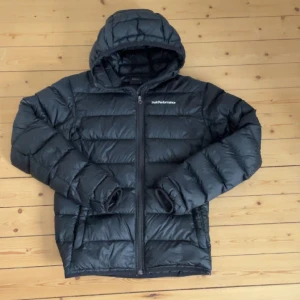 Peak performance  - LÄGGER UT IGEN!! Säljer min peak performance jacka i superbra skick! Inga defekter. Skriv om du är intresserad, köparen står för frakt! Priset kan diskuteras 🤍🤍