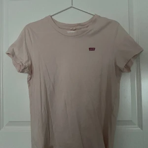 Levis T-shirt💞 - Rosa levis T-shirt💞
