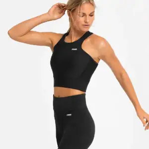 Svart träningstopp från stronger💞 aldrig använd, storlek xs men väldigt tight, 90kr+frakt 💞 