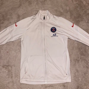 PSG NIKE ZIP KOFTA - .