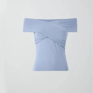 Topp - Säljer då den inte passa. Söt topp i storlek XS från Gina tricot, perfekt till sommar. Super skönt material. 