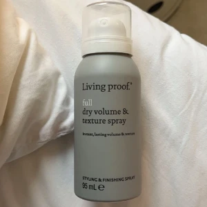 Torrschampoo typ? - Texture och dry volume!!🥰 Aldrig använt, köpt p Sephora och från Living Proof! (Köptes för 200 kr)