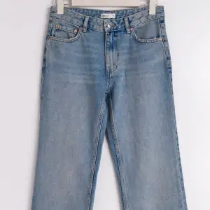 Ett par straight jeans från Gina som inte passar mig. Första bilden är ett par liknande! Fler och bättre bilder vid intresse💕