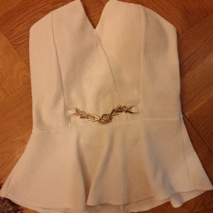 Superfint fest linne - Hittar ingen storleks info men den är jätte stretchig, passar xs-m fodrade kupor 