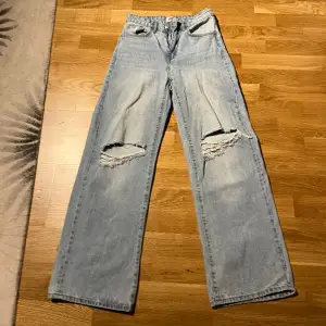 Helt oanvända jeans från lager 157 säljer dessa pågrund av att jag råka köpa fel modell är storlek S