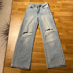 Raka jeans från Lager 157 - Helt oanvända jeans från lager 157 säljer dessa pågrund av att jag råka köpa fel modell är storlek S