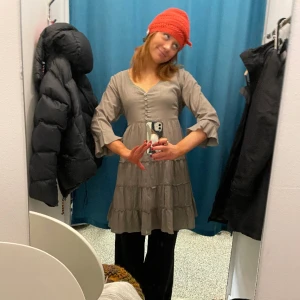 Klänning - Söt klänning jag köpte på secondhand men som inte kommit till användning<3 