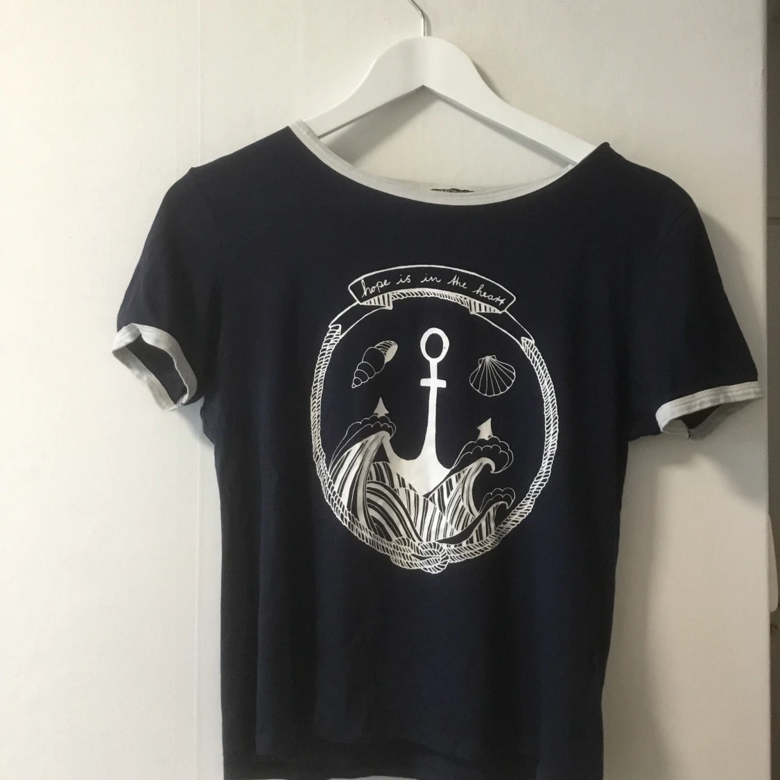 Monki t-shirt blå/vit med havsmotiv