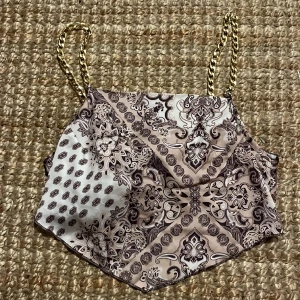 Topp - Använd 1gång, knyter i ryggen. 