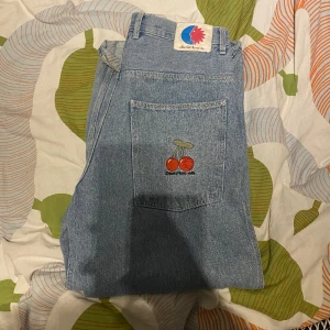 Skater jeans - Feta Skater jeans används inte längre. Lite heel drag men annars inga problem. Pris kan diskuteras.