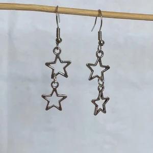 Stjärnörhängen  - Fina silver örhängen som passar till vardagen och fest!!⭐️💫