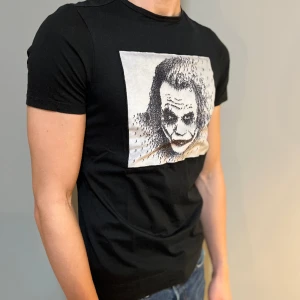 Limitato T-Shirt - En limitato T-shirt i Size XS. Boxen och äkthetsbevis ingår.