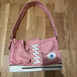 Rosa Coverse väska - Så cool converse väska i fint skick 
