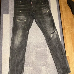 Dsquared2 Jeans - Köpta på Farfetch för några år sedan. Kvitto på sista bild.