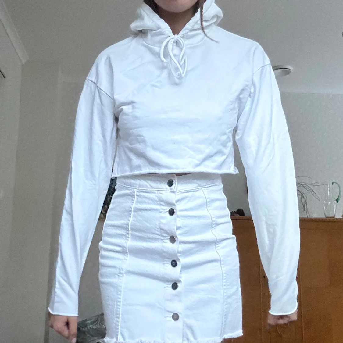 Vit croppad hoodie  - 90