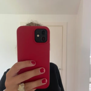 ring  - en jättefin ring som passar till allt. säljer då jag inte är guld. 