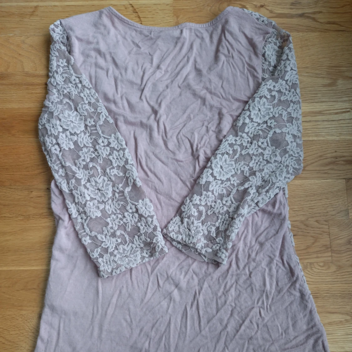 Rosa spetsblus från Amisu - 91