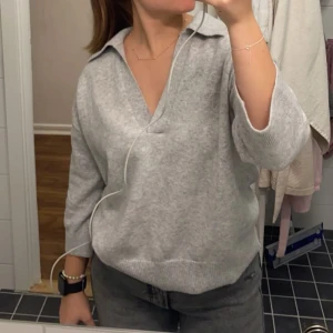 Stickadtröja - Stickadtröja som har använts ett par gånger men som är i gott skick.