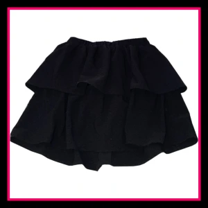 Kjol🩷 - Jag säljer denna söta kjol då den inte kommer till användning💗 fint skick! Skriv gärna vid frågor eller fler bilder!💗