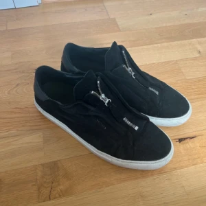 Axel arigato - Köpte den för en vecka sen den passar inte mig 