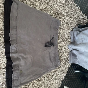 Kjol - Har nästan aldrig använt denna, om ni är intresserade kan vi mötas upp om ni bor i Göteborg💗