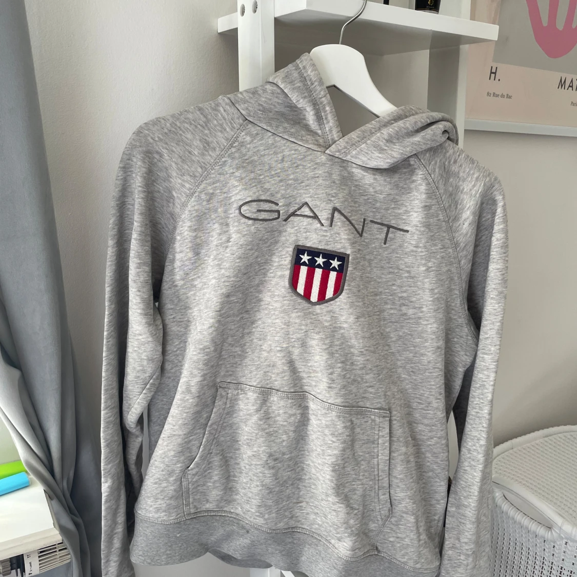 Grå hoodie från GANT
